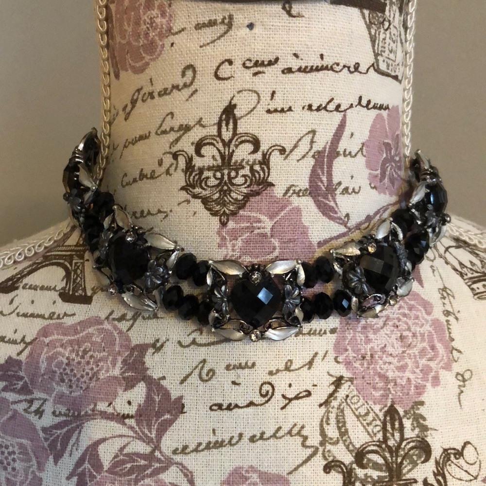 1 black heart choker